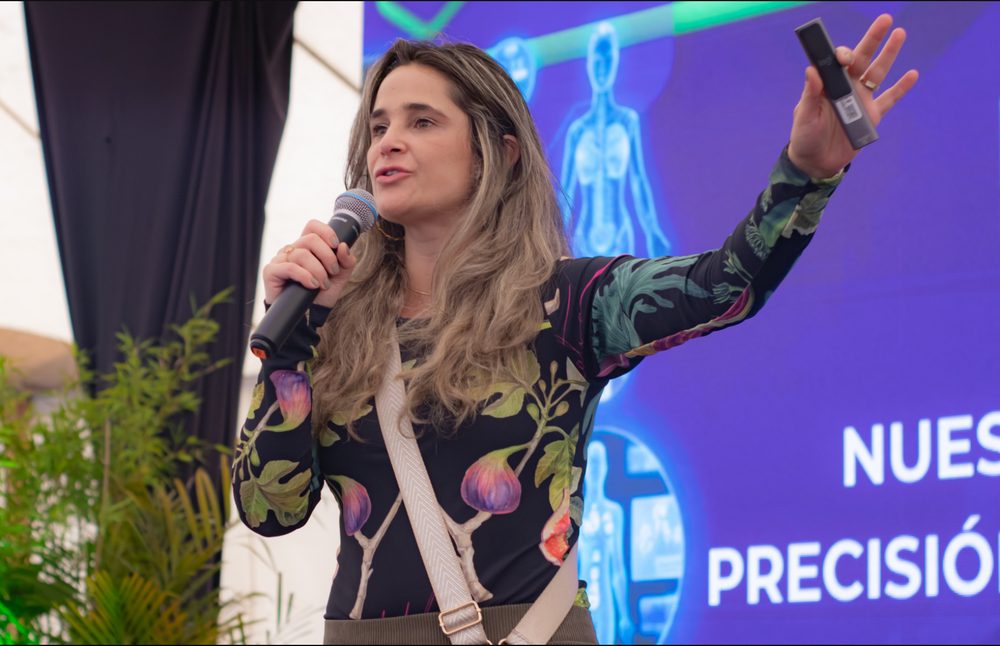 Lina Morales hablando en el LATAM HealthTech Forum